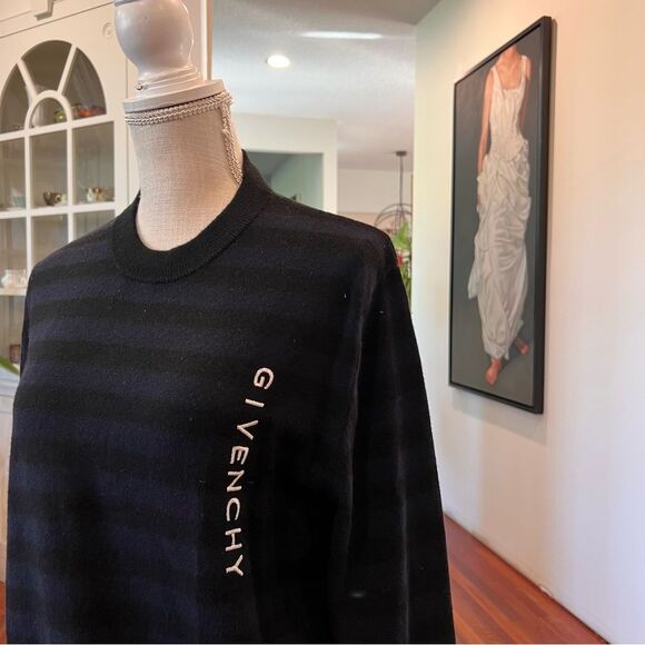 Givenchy
Cashmere Graphic Print Pullover
Size: XL - Picture 3 of 5